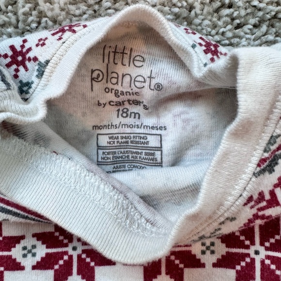Carter's Little Planet Red & White Snowflake Pajama Set ChristmaSize 18 months - Picture 7 of 8